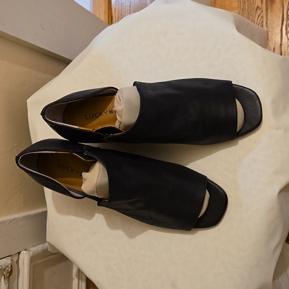 Lucky Brand black leather toe less wedges Sz 7.5M 🥿 - Picture 2 of 8